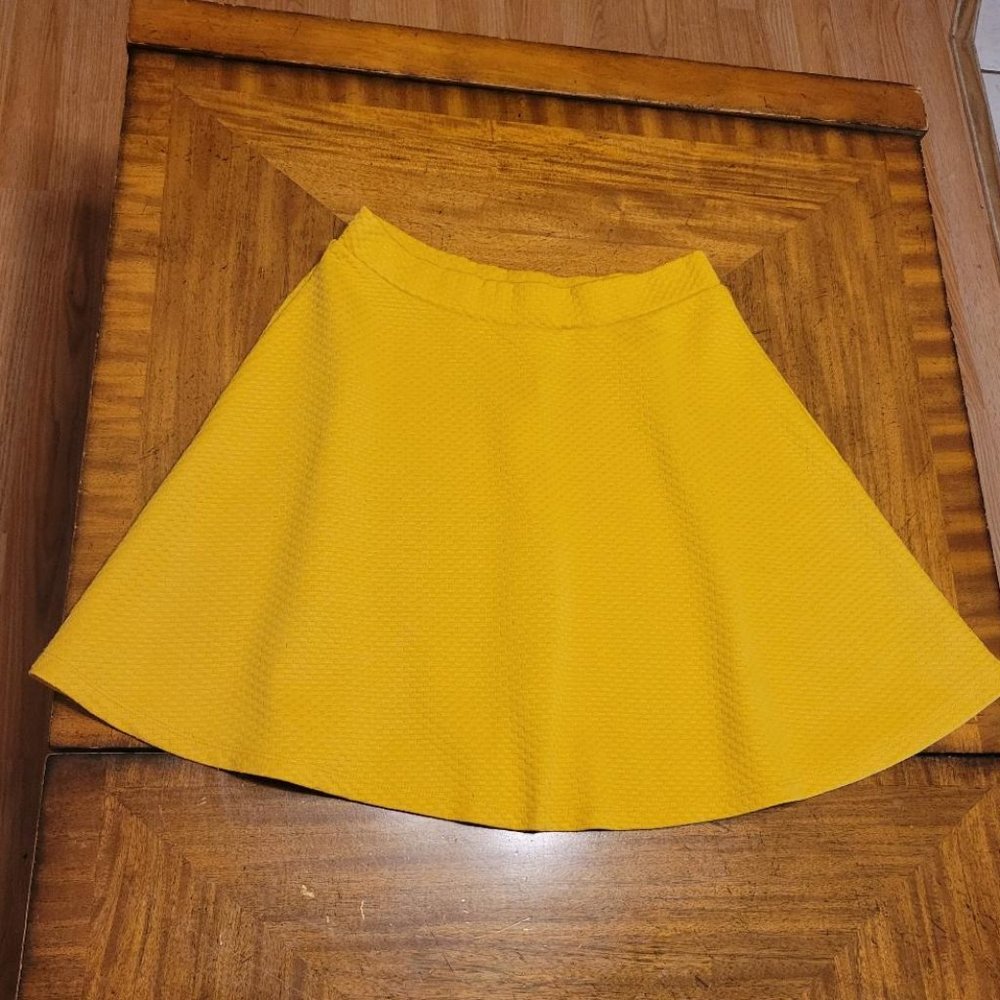 H&M Yellow Gold Pull On Skirt